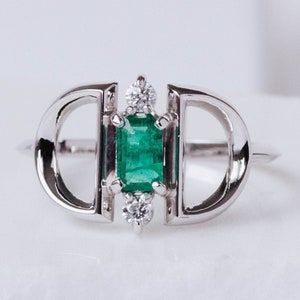 Art deco emerald ring in 14K white gold with 2 diamonds