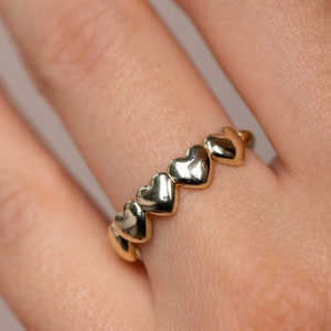 14K Gold Herz Ring: Zierlicher Stapelbarer Ehering GR00077