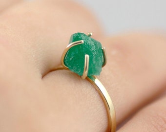 Raw Emerald Ring 14K Solid Gold - Natural Bright Green Gemstone Prong Set Ring May Birthstone - Kyklos Jewelry GR00059