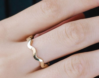 Zig Zag Wavy Wedding Band Ring 14K Gold - Chevron Ring Dainty Stacking - Kyklos Jewelry GR00087