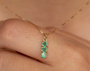 14K Gold Smaragd Barren Kette: Drei Stein Anhänger GN00194