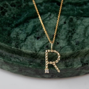 Colar de diamantes com inicial em ouro 14K - Pingente de letras do alfabeto em ouro maciço personalizado - Presente de aniversário para ela - Melhor presente para a mãe GN00109