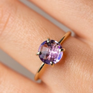 Anillo de amatista morada en oro de 14 quilates - Piedra natal de febrero GR00081