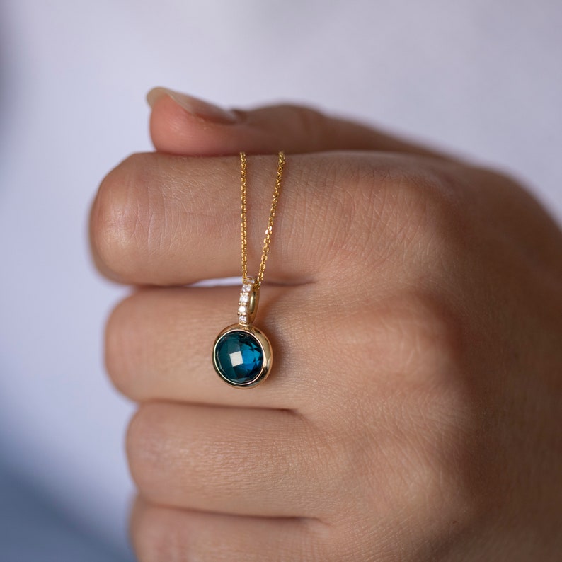 Collier topaze bleue de Londres en or 14 carats avec diamants Pierres précieuses naturelles Cadeau d'anniversaire pour femme GN00166 image 2
