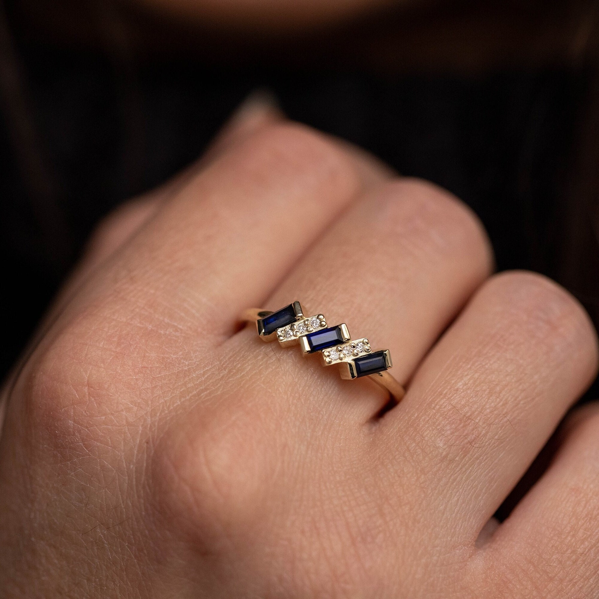 Bellissimo anello da donna taglio cuore zaffiro blu e bianco