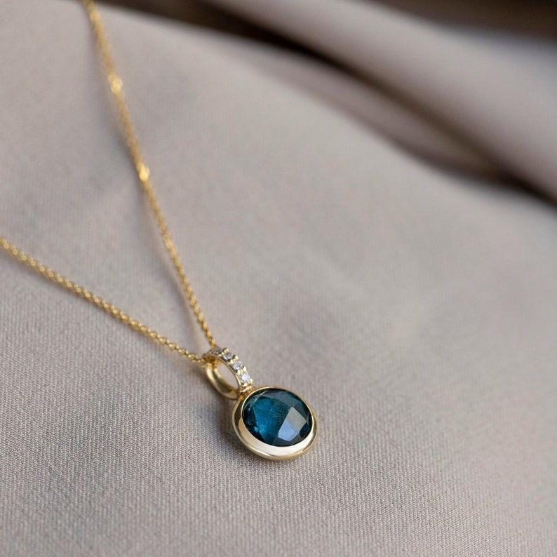 Collier topaze bleue de Londres en or 14 carats avec diamants Pierres précieuses naturelles Cadeau d'anniversaire pour femme GN00166 image 1