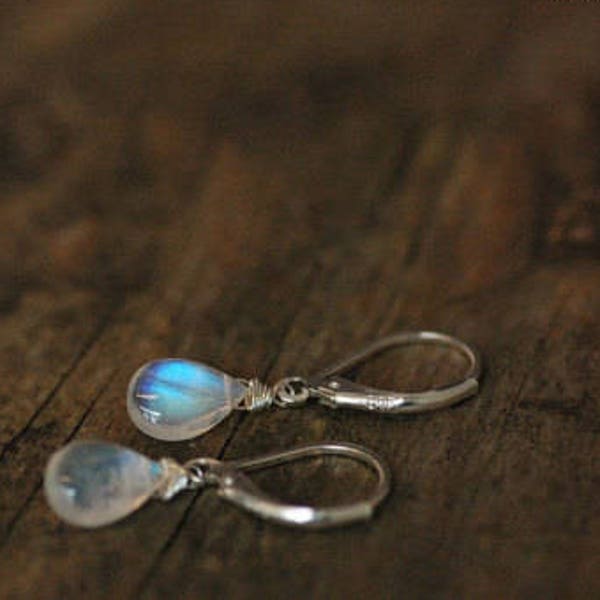Moonstone earrings, drop earrings, dangle earrings, briolette jewelry, leverback earrings, gemstones, sterling silver 925, blue moonstone