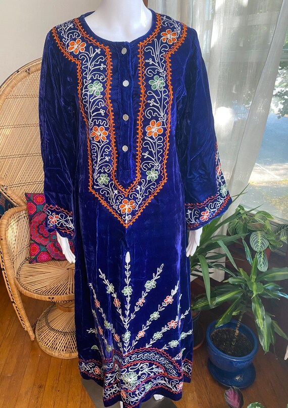 Vintage 70s INDIA Blue Kaftan|Embroidered Velvet|… - image 2