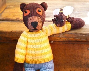 Teddy CARLOS and the honey bee, knitting pattern