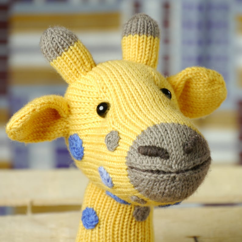 AMANI THE GIRAFFE knitting pattern image 2