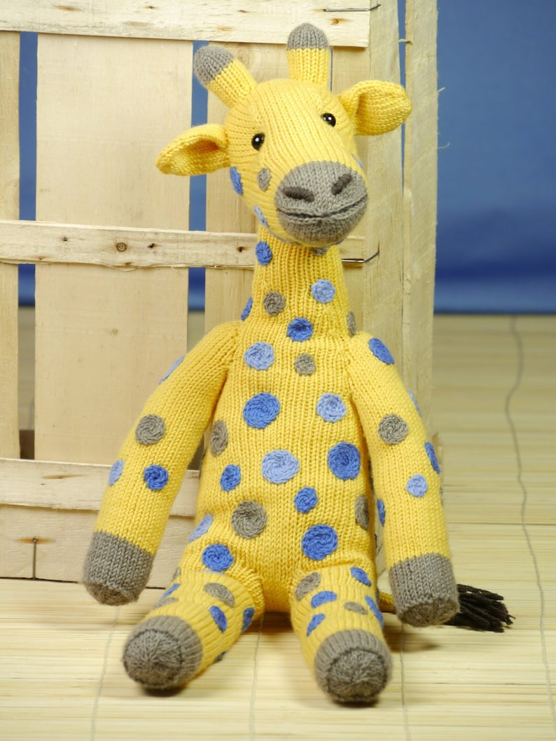 AMANI THE GIRAFFE knitting pattern image 1