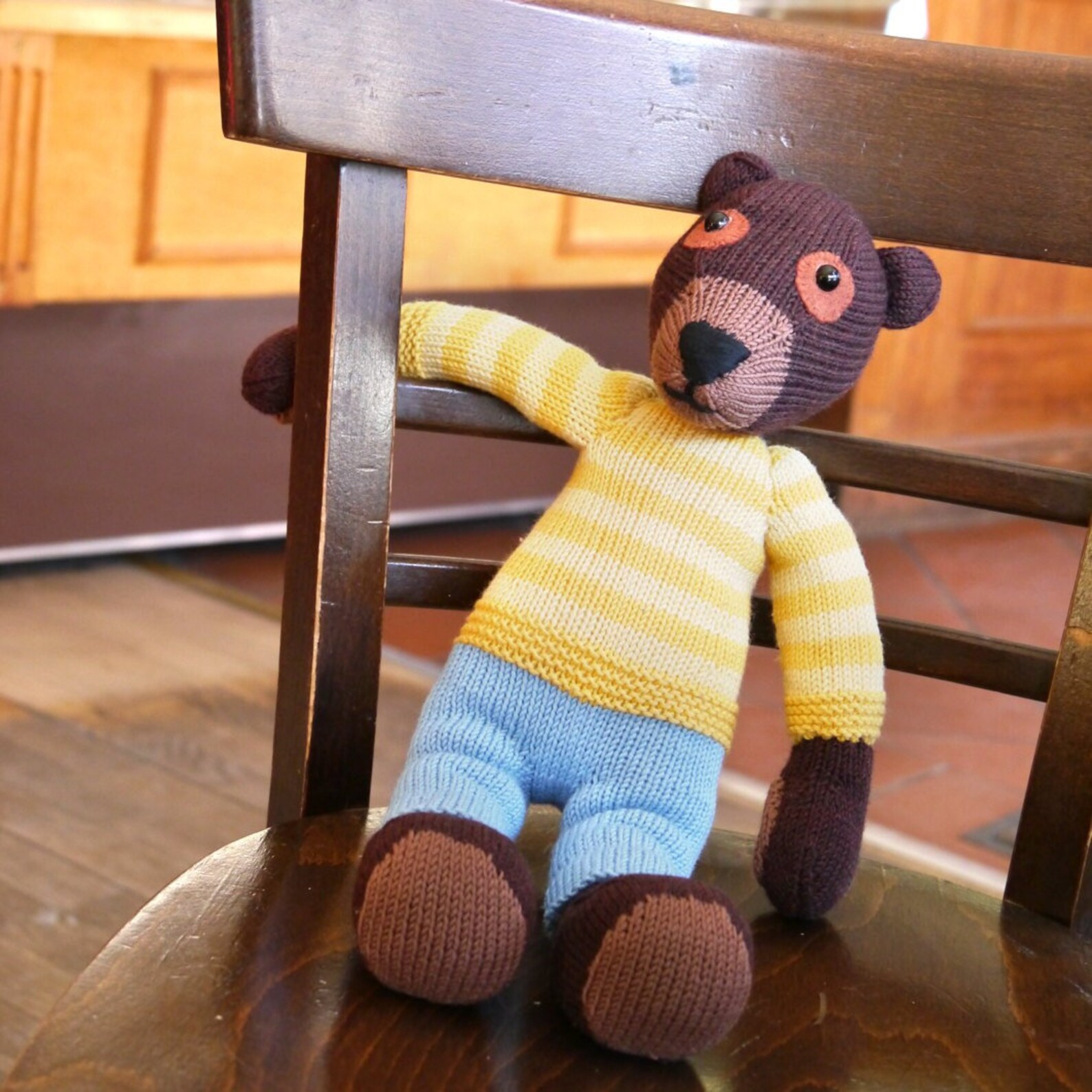 Teddy CARLOS and the Honey Bee, Knitting Pattern - Etsy