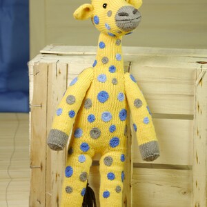 AMANI THE GIRAFFE knitting pattern image 4