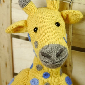 AMANI THE GIRAFFE knitting pattern image 3