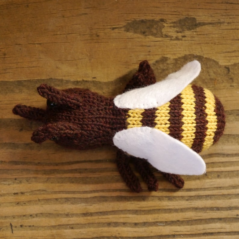 Teddy CARLOS and the honey bee, knitting pattern image 7