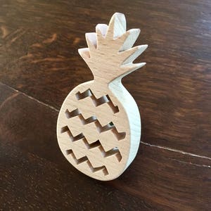 Drawer knob or coat hook with PINEAPPLE motif, natural wood