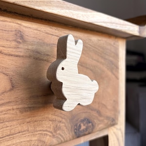 Konijnenladeknop van natuurlijk hout (eikenhout) / decoratie voor het opknappen van meubels in een kinder- of babykamer / kan worden gebruikt als kapstok*