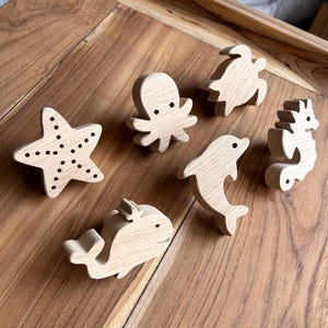 Bouton de meuble enfant en bois – Animaux marins – Poignée artisanale chambre bébé – Décoration meuble naturelle - peut s'utiliser en patère