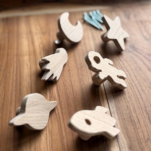 Schubladengriffe aus Eiche – Weltraummotiv – Kinderholzgriffe | Rakete, Astronaut, Mond, Stern | Handgefertigt | Montessori-Kinderzimmer