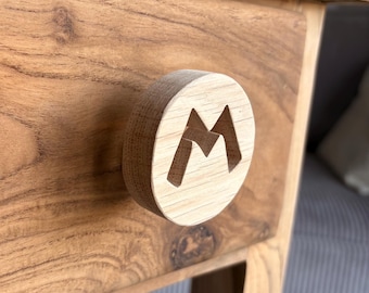 スーパーマリオの木製引き出しノブ - 子供部屋の装飾 - パーソナライズされた家具ハンドルまたは天然木製フック