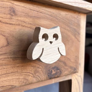 天然木（オーク）のフクロウの引き出しノブ / 子供部屋や赤ちゃんの部屋の家具を改装するための装飾 / コートフックとしても使用できます*