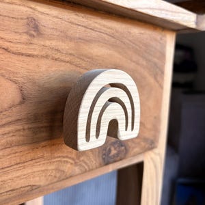 Regenbogen-Schubladenknopf Naturholz (Eiche) / Dekoration zur Neugestaltung von Möbeln im Kinder- oder Babyzimmer / als Kleiderhaken verwendbar*