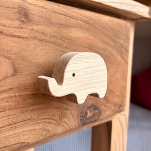 Natural wood (oak) elephant drawer knob / decoration for renovating children's or baby's bedroom furniture / can be used as a coat hook*