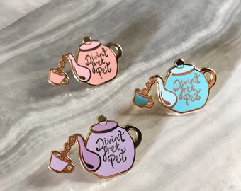 TEAPOT ENAMEL PIN with glittery tea - Northern cuppa!