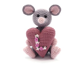 CROCHET PATTERN Valentine's mouse