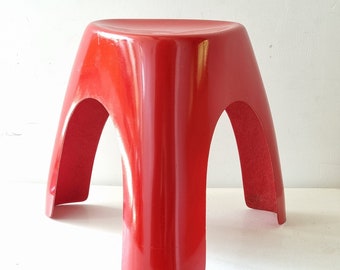 Taburete Elephant de fibra de vidrio Sori Yanagi original de 1960 rojo Puig, diseño japonés moderno de mediados de siglo, silla auxiliar Kotobuki