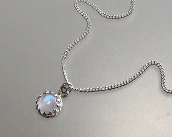 Moonstone necklace silver, natural blue flash moonstone, June birthstone gift, 8 mm gemstone pendant, crown bezel stone, women necklace