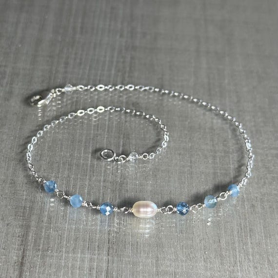 Aquamarine and pearl anklet, shaded aquamarine gemstone ankle bracelet, sterling silver chain anklet, dainty blue bridal ankle jewelry