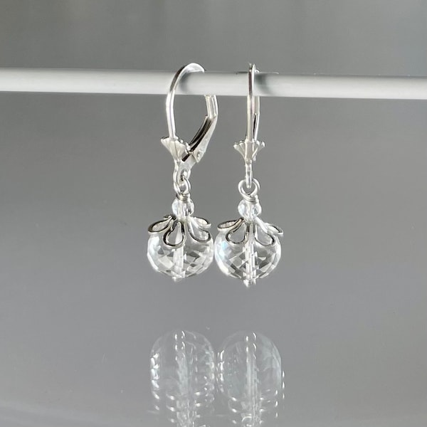 Boucles d'oreilles en cristal de roche, boucles d'oreilles en quartz en cristal clair, boucles d'oreilles pendantes courtes, boucles d'oreilles levier minimalistes en argent sterling, pierres précieuses d'avril