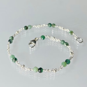 Dainty raw emerald bracelet, green gemstone beaded bracelet, genuine shaded emerald minimalist bracelet, May birthstone jewelry, delicate