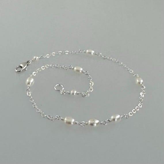 Dainty pearl ankle bracelet, tiny pearl anklet, pearl chain anklet, pearl ankle chain, bride beach jewelry, sterling silver bridal anklet