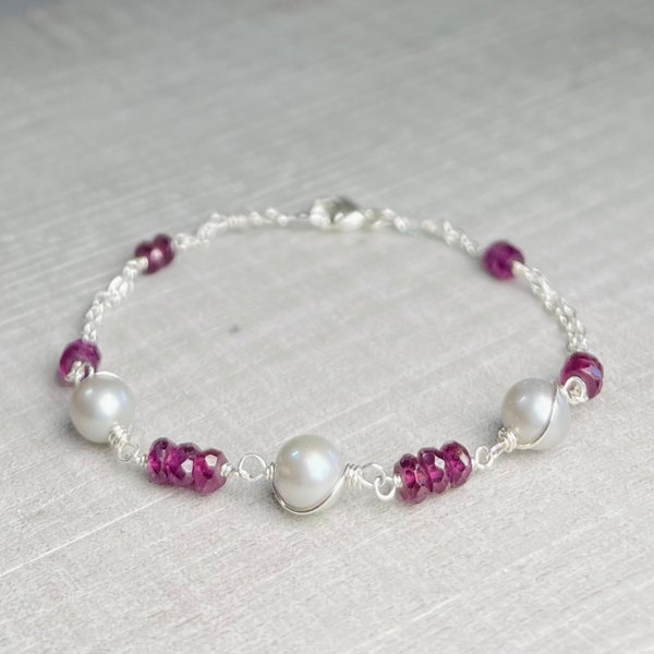 Gray pearl and pink garnet bracelet, sterling silver rhodolite garnet pearl bracelet, women pink gemstone jewelry, January June birthstone