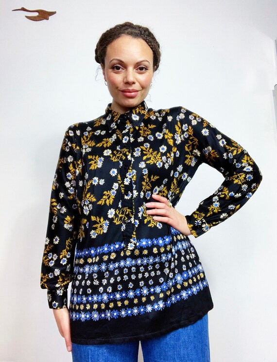 Bold Daisy Print Blouse/Tunic 70s Chic
