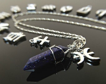 Blå sandstens zodiakhalsband: Trådlindad kristall, kedja i sterlingsilver