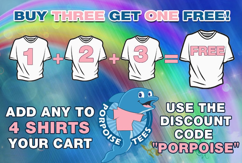 以下が含まれることがあります： 3枚のTシャツを購入すると、1枚が無料になります。カートに4枚のTシャツを追加して、チェックアウト時に割引コード「PORPOISE」を使用してください。画像は、ピンクの数字1、2、3と「FREE」の文字が書かれた4枚の白いTシャツのグラフィックを示しています。画像には、ピンクのTシャツを着て「PORPOISE TEES」と書かれた青いイルカも描かれています。