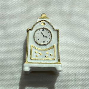 Dollhouse Miniature Clock ~ Mantle Clock ~ Decorative Clock ~ Miniature Clock ~ 1:12 Scale ~ Accessories ~ Desk ~ Diorama ~ Vignette