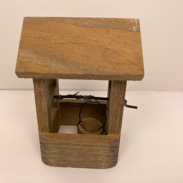 Dollhouse Miniature Wishing Well ~ 1/24 Scale ~ Water Well ~ Back Yard ~ Farm House ~ 1:12 Scale ~ Farm~ Diorama ~ Room Box ~ Vignette