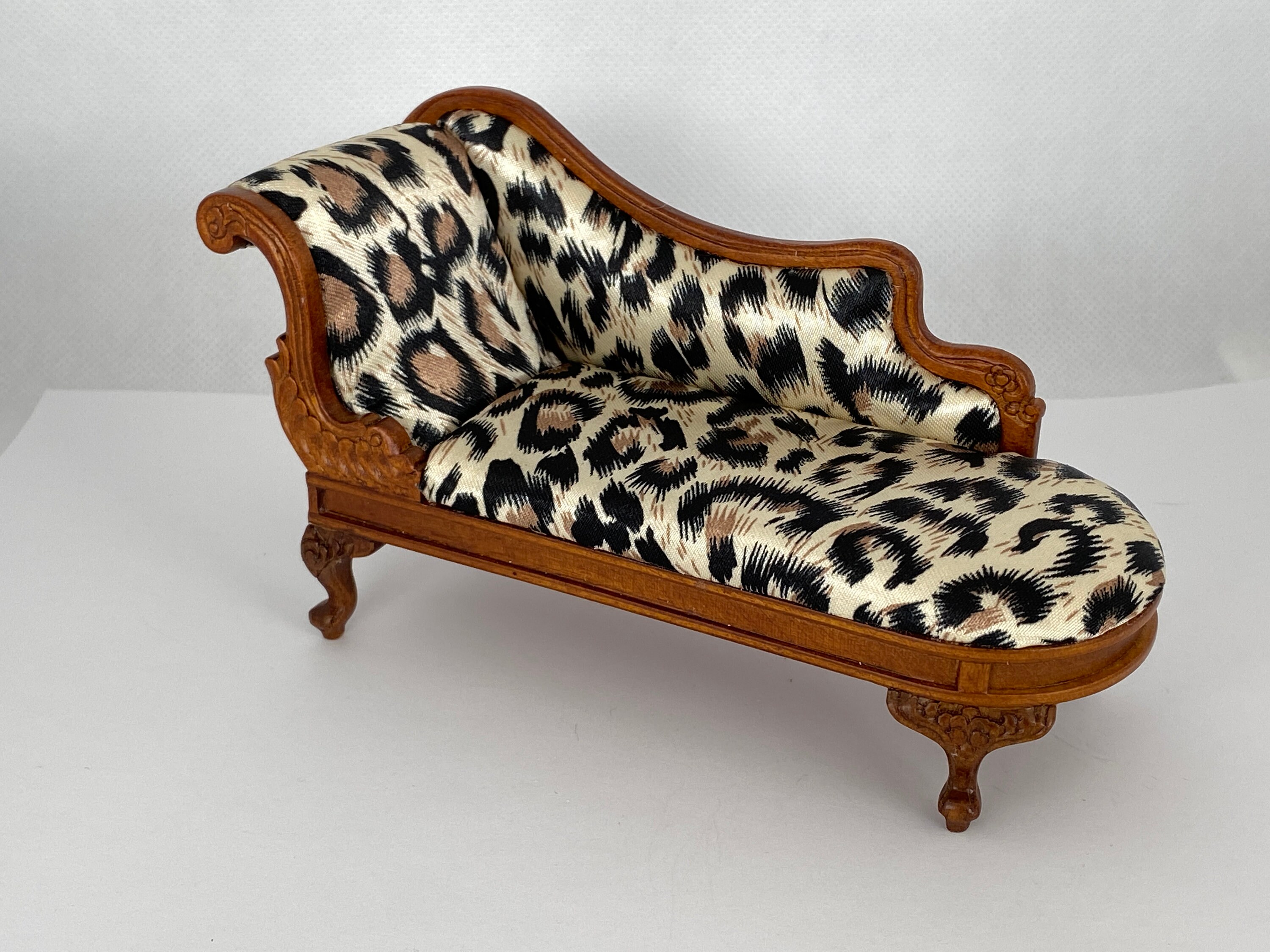 JBM Dollhouse Miniature Chaise Lounge Leopard Print Bench Chair Boutique Boudoir 1 12 Scale Diorama Accessories Vignette