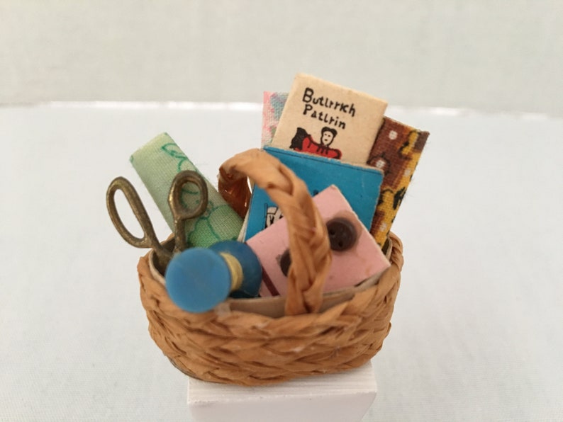 Dollhouse Miniatures Handcrafted Sewing basket filled w//scisors,buttons /& thread