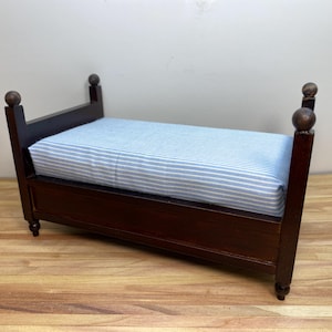 Dollhouse Miniature Bed ~ Twin Bed ~ Vintage ~ 1:12th Scale ~ Child&#39;s Bed ~ Bedroom ~ Furniture ~ Room Box ~ Diorama ~ Vignette