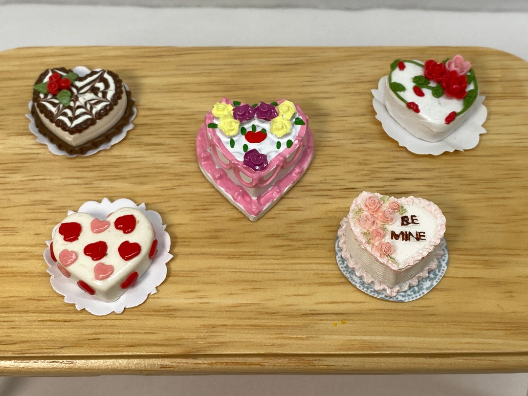 Dollhouse Miniature Valentines Day Cake ~ Hearts ~ Dessert ~ Food ...