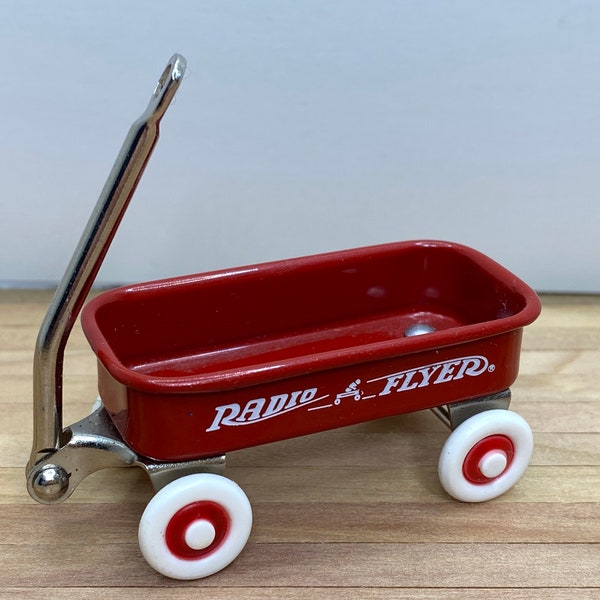 Dollhouse Miniature Half Scale Wagon ~ Radio Flyer ~ Red Wagon ~ Toy ~ 1:24 Scale ~ Toy Store ~ Accessories ~ Toy Room ~ Room Box ~ Diorama