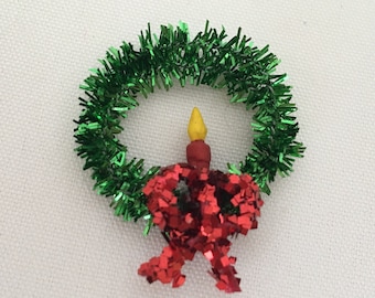 Dollhouse Miniature Christmas Wreath ~ Christmas Decoration ~ Holiday Wreath ~ Christmas Candle ~ 1:12 Scale ~ Diorama ~ Room Box