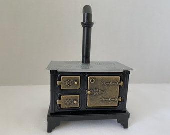 Dollhouse Miniature Stove ~ Wood Burning Stove ~ Metal Stove ~ 1:12th Scale ~ Kitchen ~ Old Fashioned Stove ~ Accessory ~ Diorama ~ Vignette