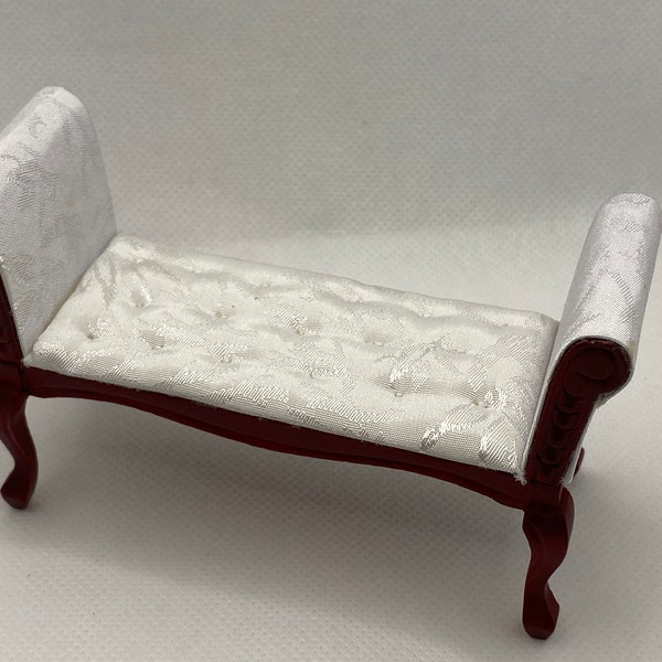 Dollhouse Miniature Settee ~ Bench ~ Seat ~ Sofa ~ 1:12th Scale ~ Bedroom ~ Boutique ~ Furniture ~ Living Room ~ Parlor ~ Diorama