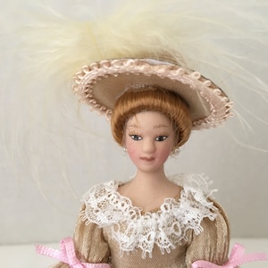Dollhouse Miniature Doll ~ Victorian Women ~ 1:12th Scale ~ Mother ~ Miniature Scene ~ Fairy garden ~ Diorama ~ Dollhouse ~ Room Box